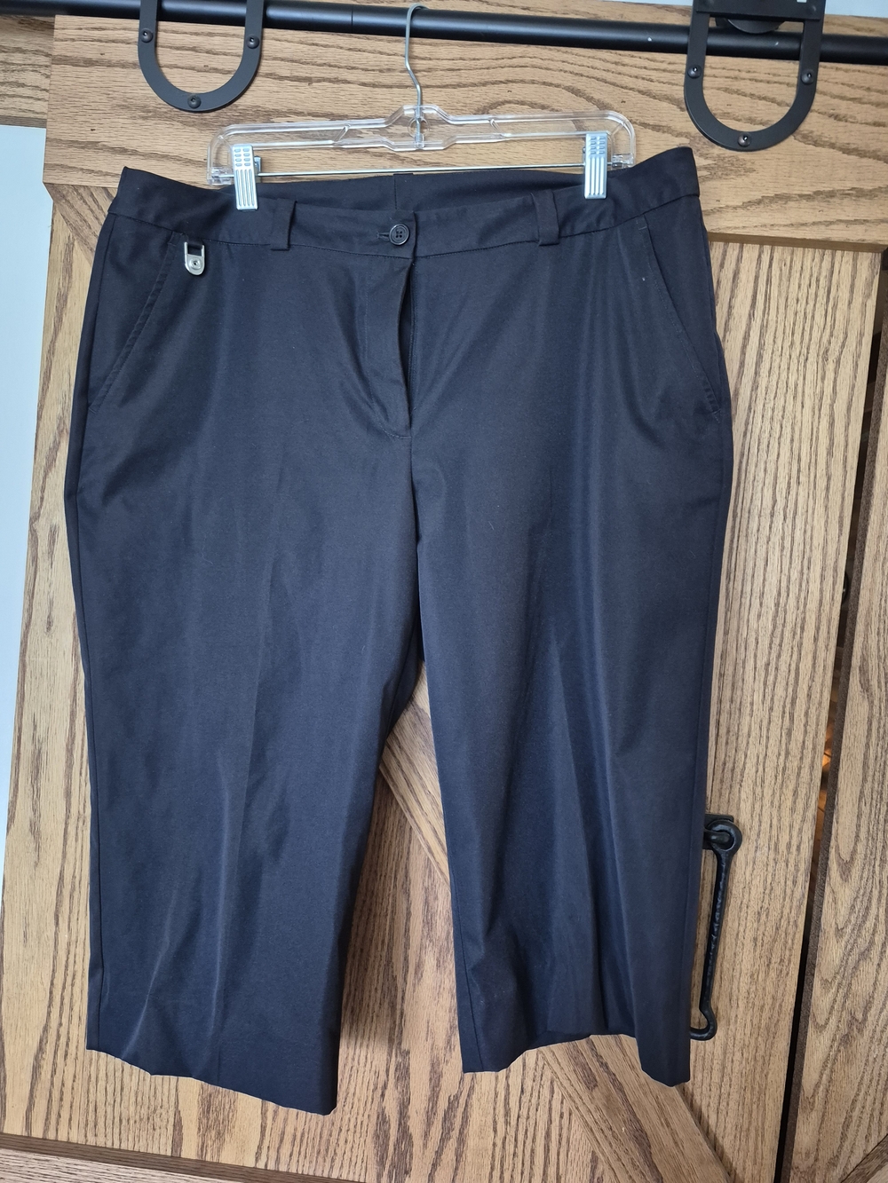 Liz Claiborne Black Knee-Length Bermuda Shorts/Capri